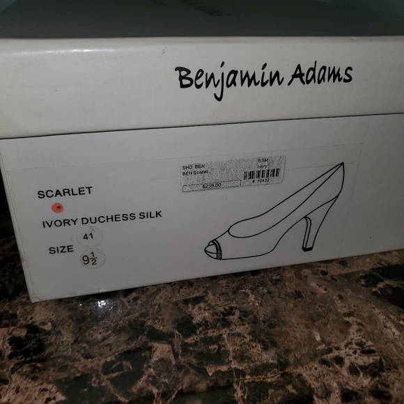NWOT Benjamin Adam Scarlett Silk Ivory shoes - Picture 5 of 7